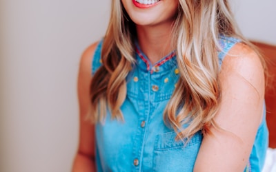 B组传统豪强德国队白色球衣球员在训练中传球