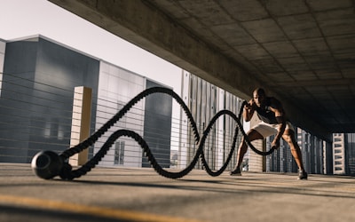 A组热门球队巴西队黄色球衣球员庆祝进球的瞬间